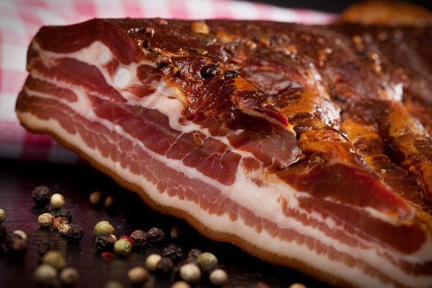 Heuberger Bauchrauchfleisch<br />am Stück<br />in Scheiben ohne Schwarte<br />in Scheiben mit Schwarte